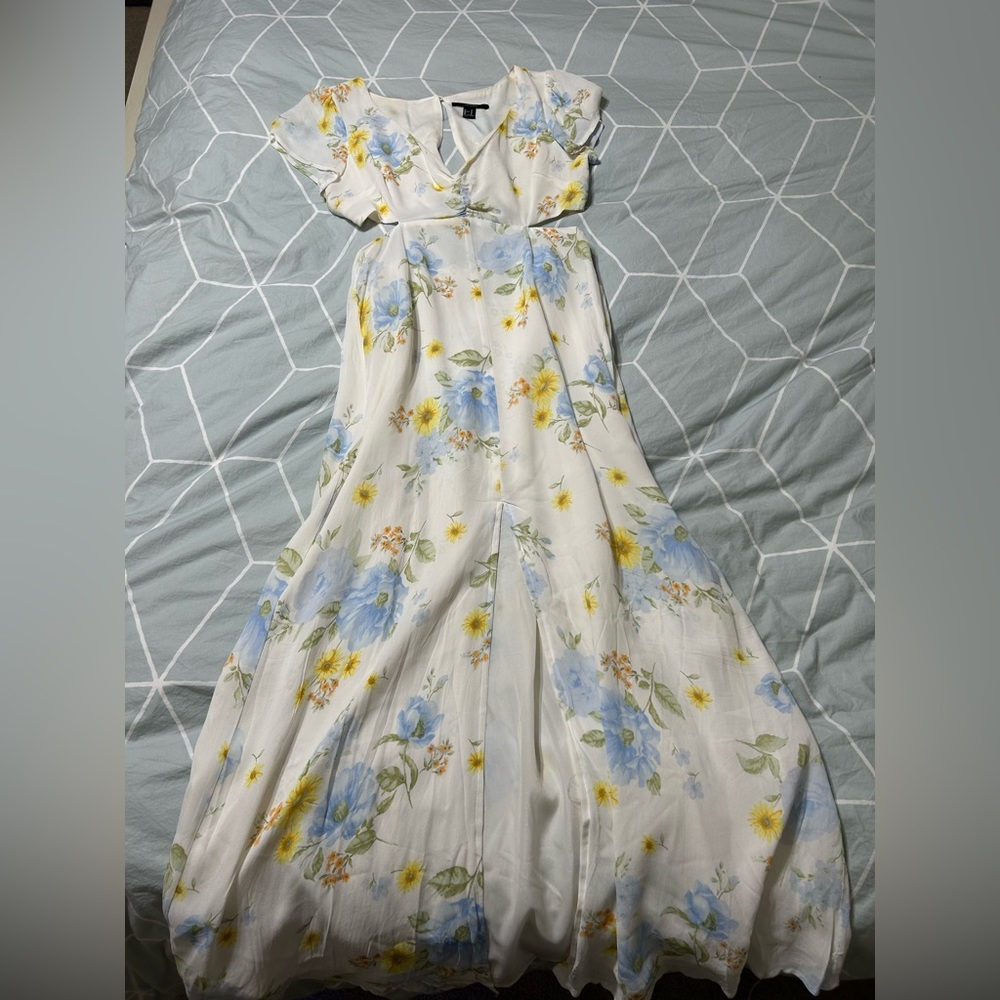 Beautiful floral print maxi dress 🌸